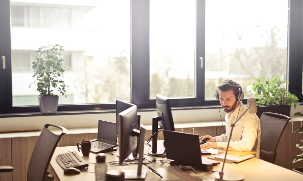 small-office-phone-systems-designed-to-grow-with-your-team-and-improve-communication