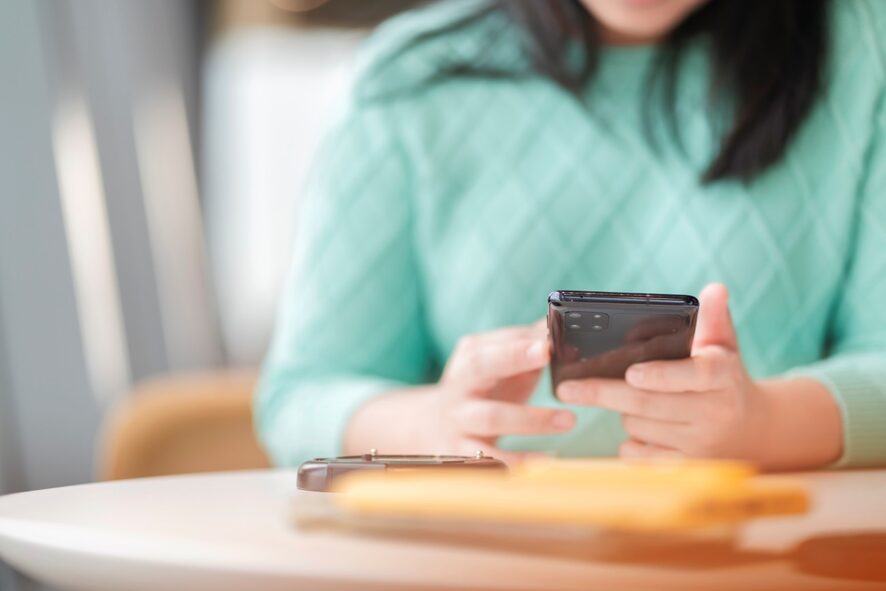 how-consumer-perceptions-of-information-usage-fees-influence-the-adoption-of-micropayments-